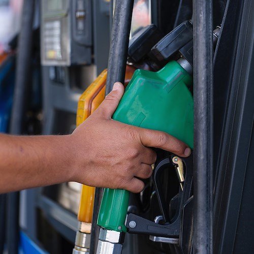 Carburanti, Codacons: «Aumento accise, da oggi rialzo dei prezzi per 12 oltre centesimi»