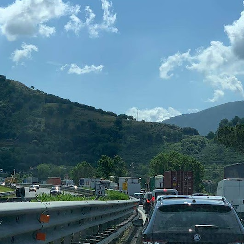 Caro benzina, bloccato sciopero autotrasportatori per «mancato preavviso»