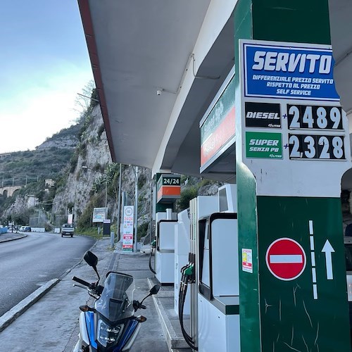 Caro carburanti, in 6 mesi gli italiani hanno pagato 9 miliardi in più (e lo Stato ne ha incassati 25)