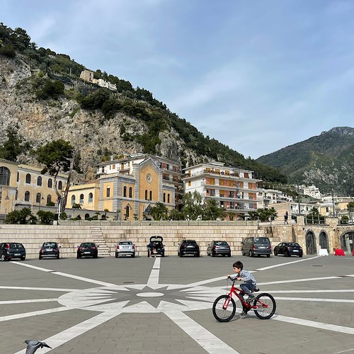 "Caro Parcheggio" in Costa d'Amalfi: a Maiori 5 euro l'ora al porto