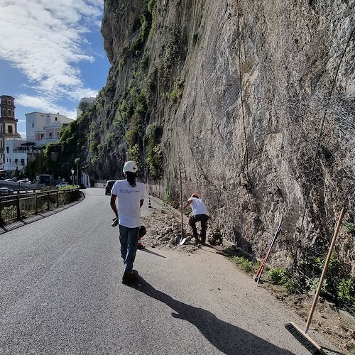 Castiglione, dopo l'ondata di maltempo sopralluogo e pulizia del costone roccioso / FOTO 