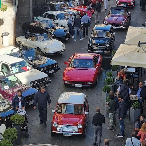 Raduno di Auto e Moto d'epoca a Cava de' Tirreni <br />&copy; Vecchi Rombi Club