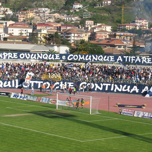 Cava de’ Tirreni, cercarono lo scontro con i tifosi siciliani: arrestati tre ultras cavesi