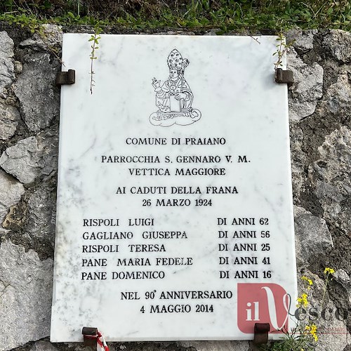 Targa in memoria delle vittime della frana a Marina di Praia<br />&copy; Massimiliano D'Uva