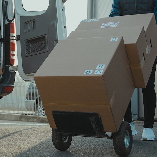 Cento euro in più in busta paga per i "drivers" della filiale salernitana di SDA<br />&copy; Foto di repertorio da Pexels