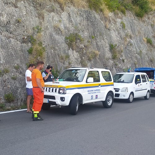 Cetara, incendio in località Collata. In arrivo mezzi aerei [FOTO e VIDEO]