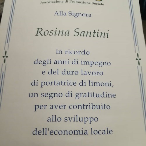 Cetara. Laurea Honoris Causa “Alla Fatica” per le Portatrici di Limoni 