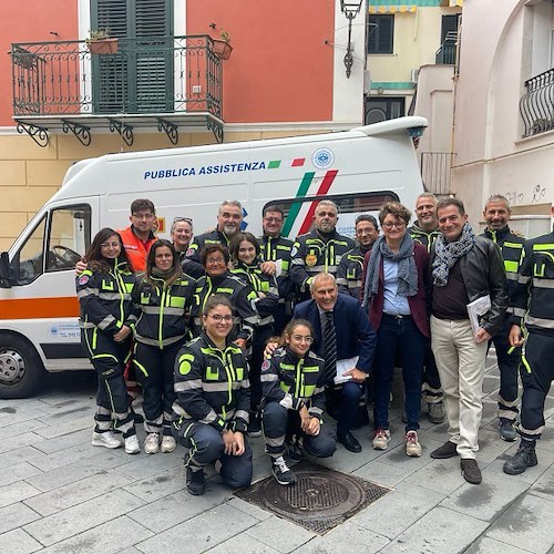 Cetara ospita le "Domeniche della Salute": 180 visite specialistiche, donato defibrillatore [FOTO]