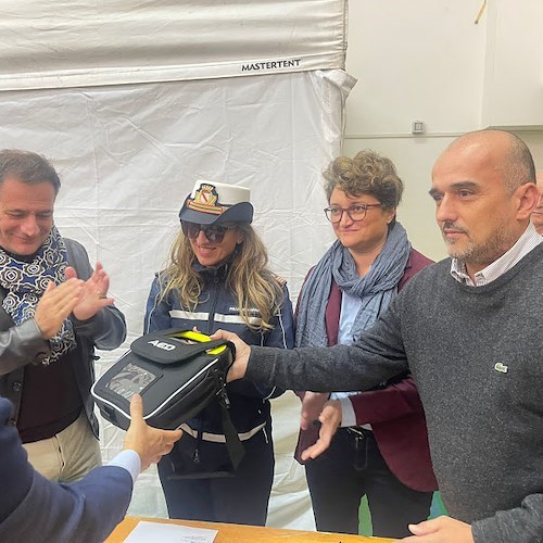 Cetara ospita le "Domeniche della Salute": 180 visite specialistiche, donato defibrillatore [FOTO]
