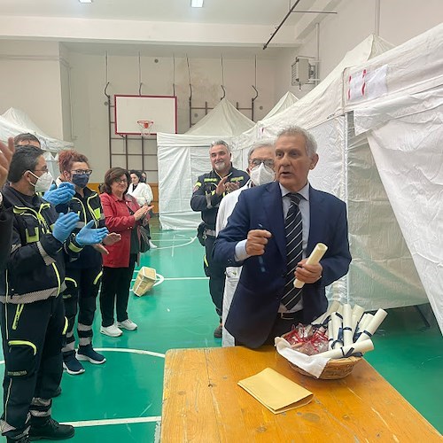 Cetara ospita le "Domeniche della Salute": 180 visite specialistiche, donato defibrillatore [FOTO]