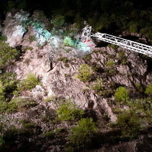 Cetara, rispristinata la viabilità sulla Statale dopo lo smottamento di questa sera [FOTO]