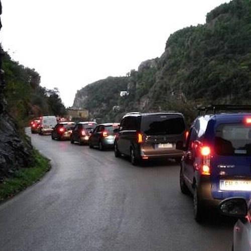 Chiusa la Ravello-Chiunzi, traffico in tilt da Ravello alla Costiera /FOTO