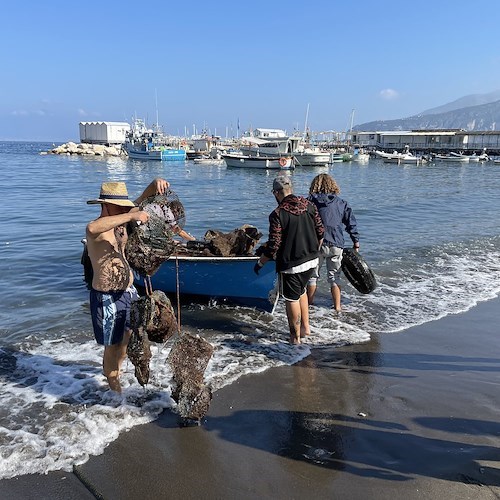 Cinque giorni di pulizia fondali a Sorrento: raccolte 2 tonnellate di rifiuti