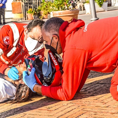 “Coloriamo la Strada” fa tappa a Positano: Croce Rossa in campo contro gli incidenti stradali, adesioni entro 9 marzo