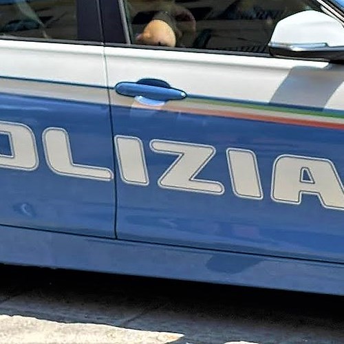 Colpo in banca a Salerno, ladro in fuga con centomila euro di bottino 