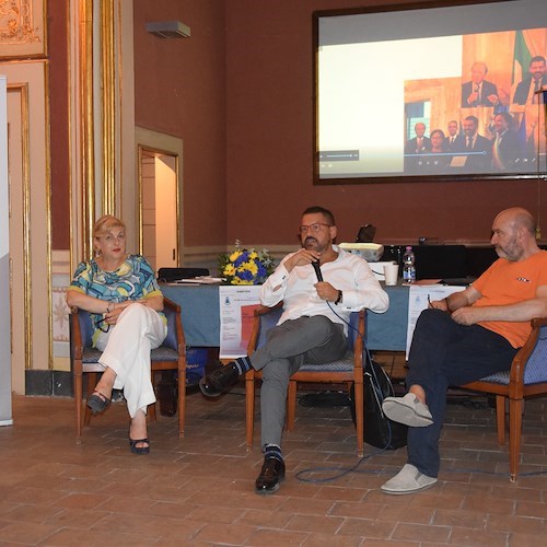 Come la pandemia ha cambiato l'Italia, Tommasetti presenta a Maiori il libro "Elogio del Negativo" /FOTO