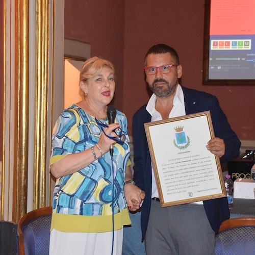 Come la pandemia ha cambiato l'Italia, Tommasetti presenta a Maiori il libro "Elogio del Negativo" /FOTO