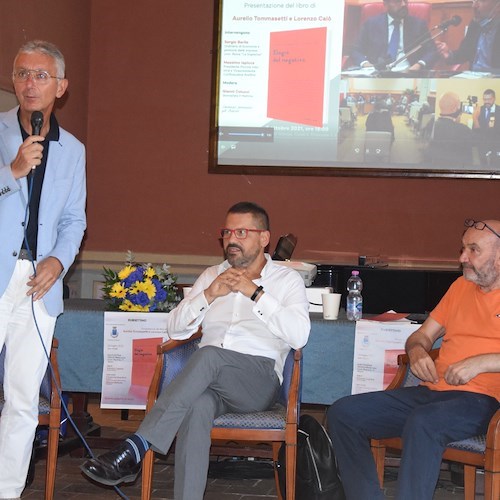 Come la pandemia ha cambiato l'Italia, Tommasetti presenta a Maiori il libro "Elogio del Negativo" /FOTO