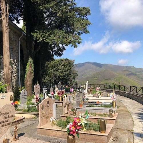 Cimitero di Tramonti<br />&copy; Maria Abate