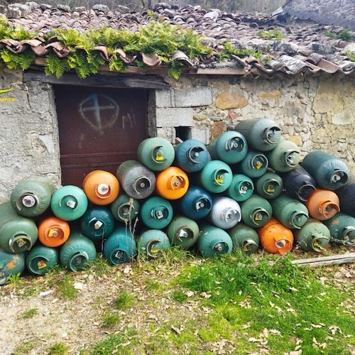 Commercio illegale di gpl: sequestrate oltre 80 bombole nel Cilento