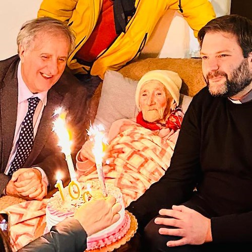 Conca dei Marini in festa per i 100 anni della signora Rachele