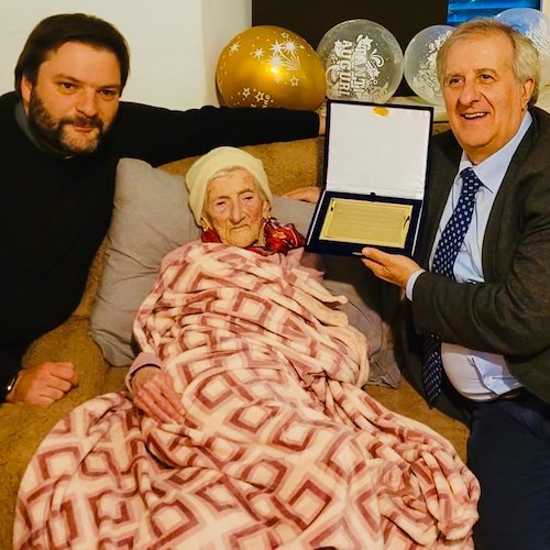 Conca dei Marini in festa per i 100 anni della signora Rachele