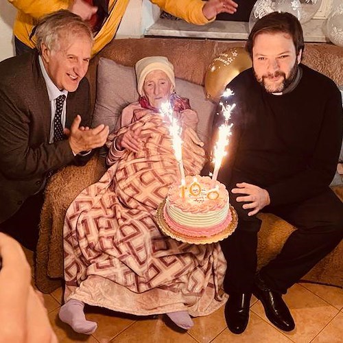 Conca dei Marini in festa per i 100 anni della signora Rachele