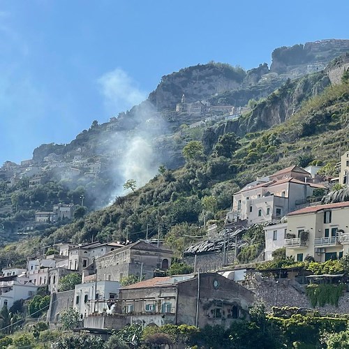 Conca dei Marini, incendio estinto grazie all'immediato intervento di volontari e Vigili del Fuoco