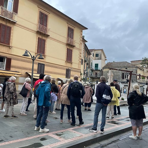 Confesercenti Campania, pienone per il ponte nonostante il maltempo: 246mila turisti in arrivo con introiti per 64 milioni