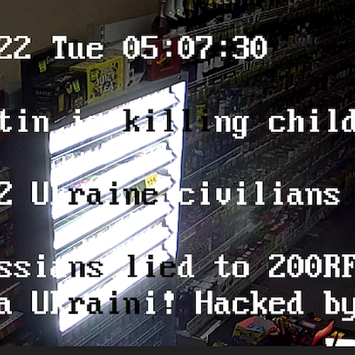 Continua la cyber war di Anonymous contro Putin: webcam hackerate e sms ai russi mostrano le notizie dall’Ucraina