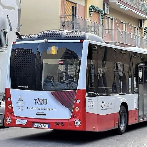 Controllore di Busitalia preso a pugni e ferito con un taglierino a Sarno, Ugl: "Sono settimane che denunciamo episodi del genere"