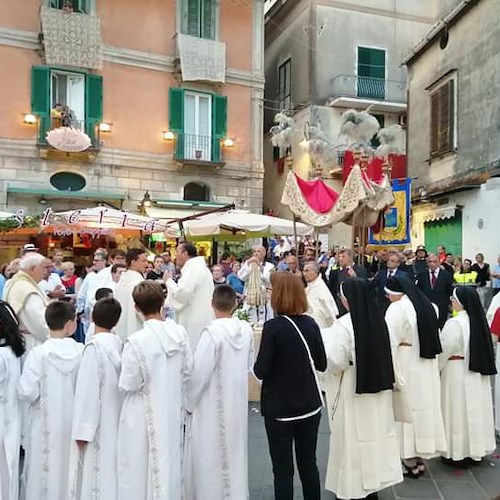 Corpus Domini senza processione, fedeli distanziati a Maiori [PROGRAMMA]