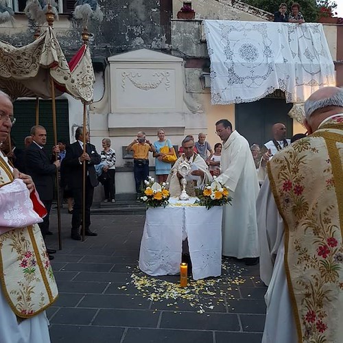 Corpus Domini senza processione, fedeli distanziati a Maiori [PROGRAMMA]