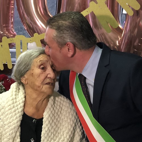 Costa d'Amalfi, a 102 anni sconfigge il coronavirus: sta bene nonna Maria Carmela, l'ultima "formichella"