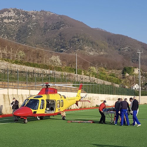 Costa d’Amalfi: cade in casa e si rompe la milza, anziana soccorsa in elicottero a Scala [FOTO]