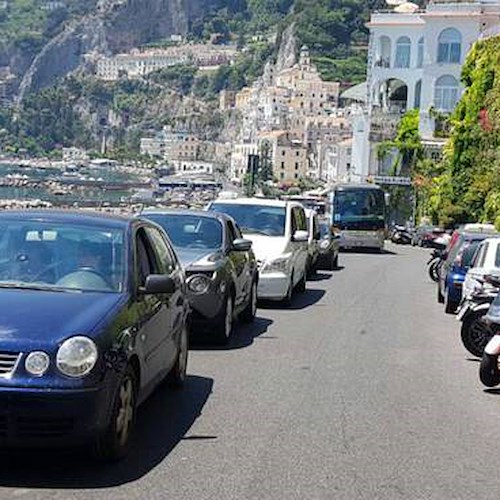 Costa d'Amalfi, da domani scattano le targhe alterne: Sindaci corrono ai ripari