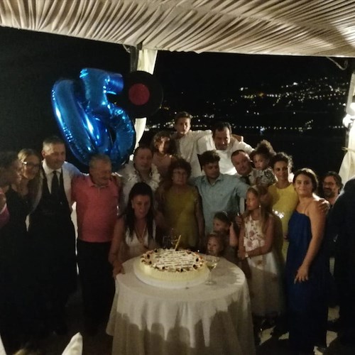 Costa d'Amalfi: festa grande per i 50 anni di Gino Proto, il "capitano" della Torre Normanna [FOTO]