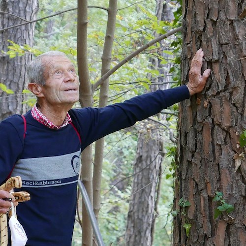 Costa d'Amalfi, il Covid-19 non ferma Filippo Civale. A 84 anni migliora il suo record: nel 2020 percorsi a piedi più di 8700 km
