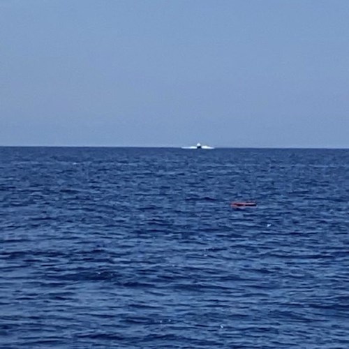 Costa d'Amalfi, imbarcazione affonda a largo de Li Galli, salvo 56enne di Pozzuoli [FOTO]