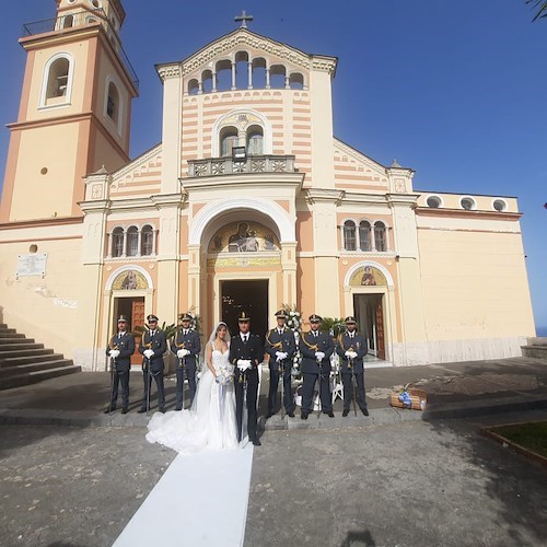 Costa d’Amalfi, matrimonio speciale tra due marescialli della Guardia di Finanza [FOTO]