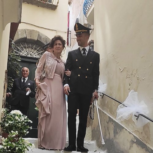 Costa d’Amalfi, matrimonio speciale tra due marescialli della Guardia di Finanza [FOTO]