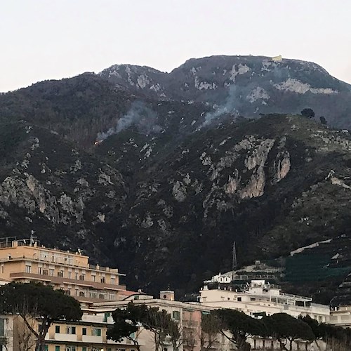 Costa d'Amalfi, piromani in azione fuori stagione [FOTO]