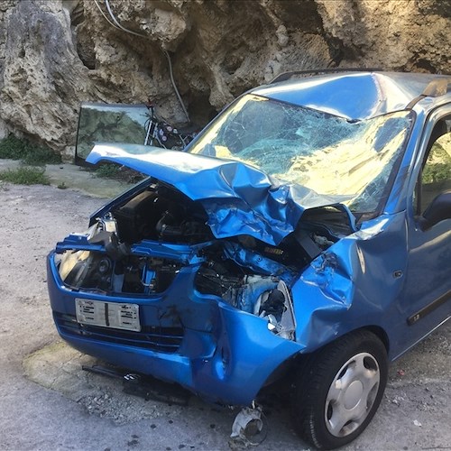 Costa d'Amalfi sempre più circuito motociclistico. Ex sindaco Maiori: «Io miracolato, cintura e airbag mi hanno salvato la vita»