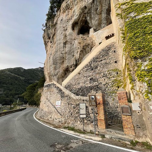 Costa d'Amalfi: si scavano trincee nella terra di nessuno