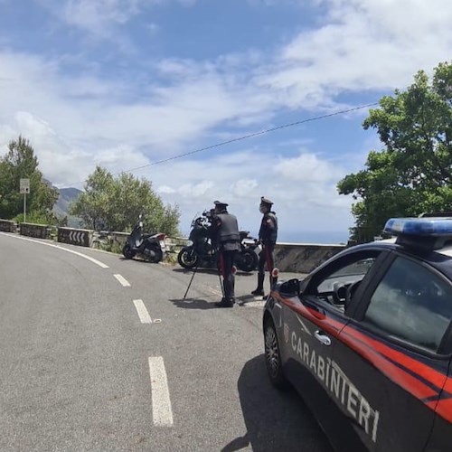 Costa d'Amalfi, tempi duri per i motociclisti imprudenti: Carabinieri con telelaser per controllo velocità