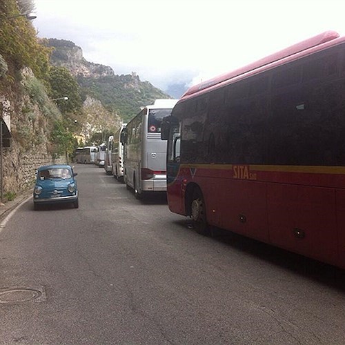 Costiera abbandonata nella morsa del traffico. Per maggio rivedremo ausiliari? /FOTO