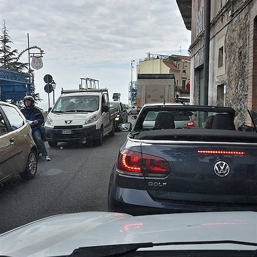 Costiera abbandonata nella morsa del traffico. Per maggio rivedremo ausiliari? /FOTO