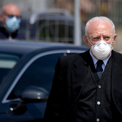Covid, nuovi casi in Campania: De Luca pensa al ritorno della mascherina all'aperto [VIDEO]