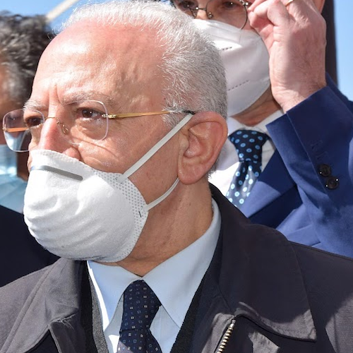 Covid, ordinanza di De Luca: in Campania obbligo mascherina negli ospedali