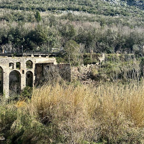 Crolla parte dell’acquedotto medioevale a Molina di Vietri sul Mare, Sindaco amareggiato: «Eppure avevo sollecitato Soprintendenza»